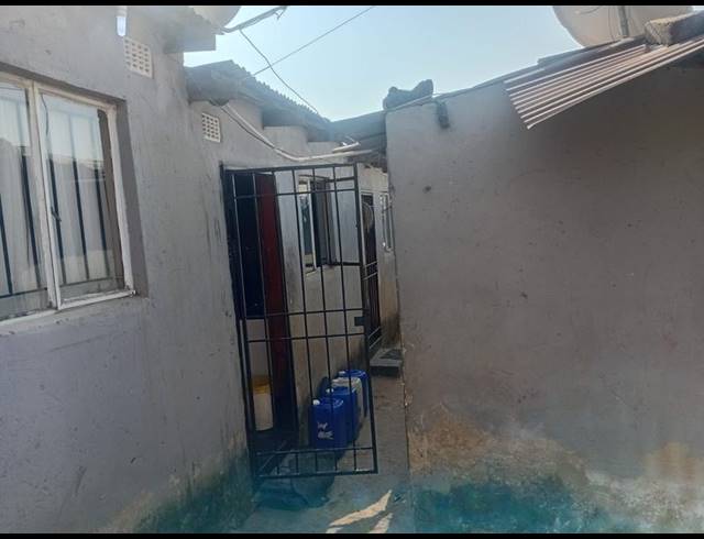 9 BEDROOM HOUSE FOR SALE IN COSMO CITY